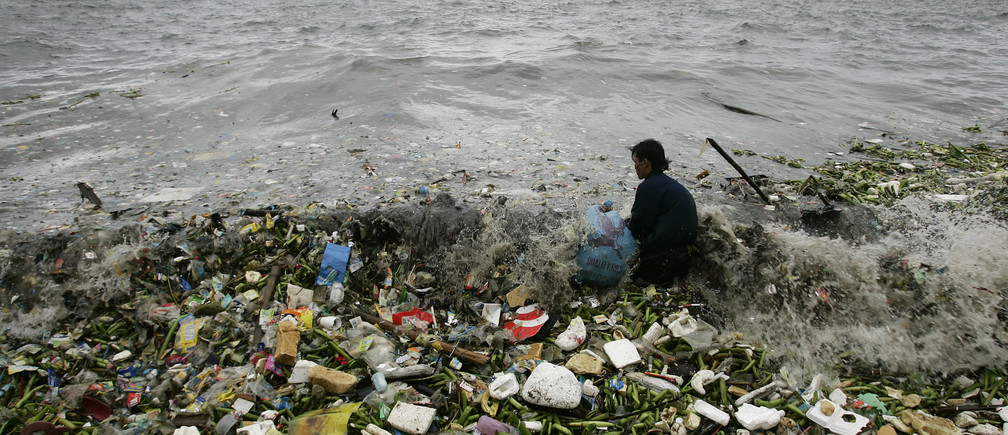 Hacia un tratado mundial sobre los desechos plásticos.