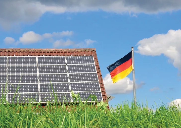 Merkel rectifica y levanta el límite de 52 GW para el apoyo a la fotovoltaica y modifica la regla de distancia a la eólica terrestre